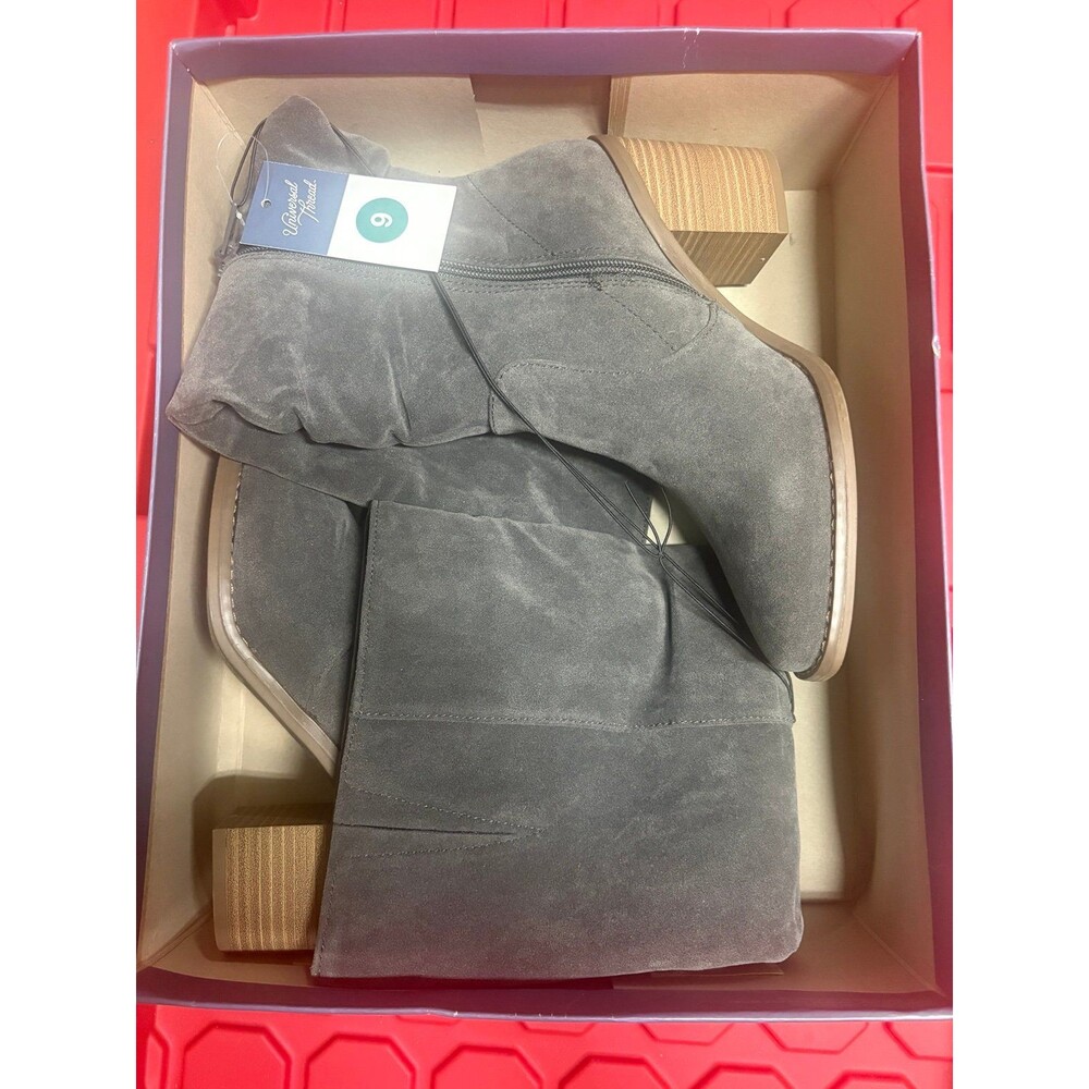 New in box! Universal Threads Harlan boots size 9